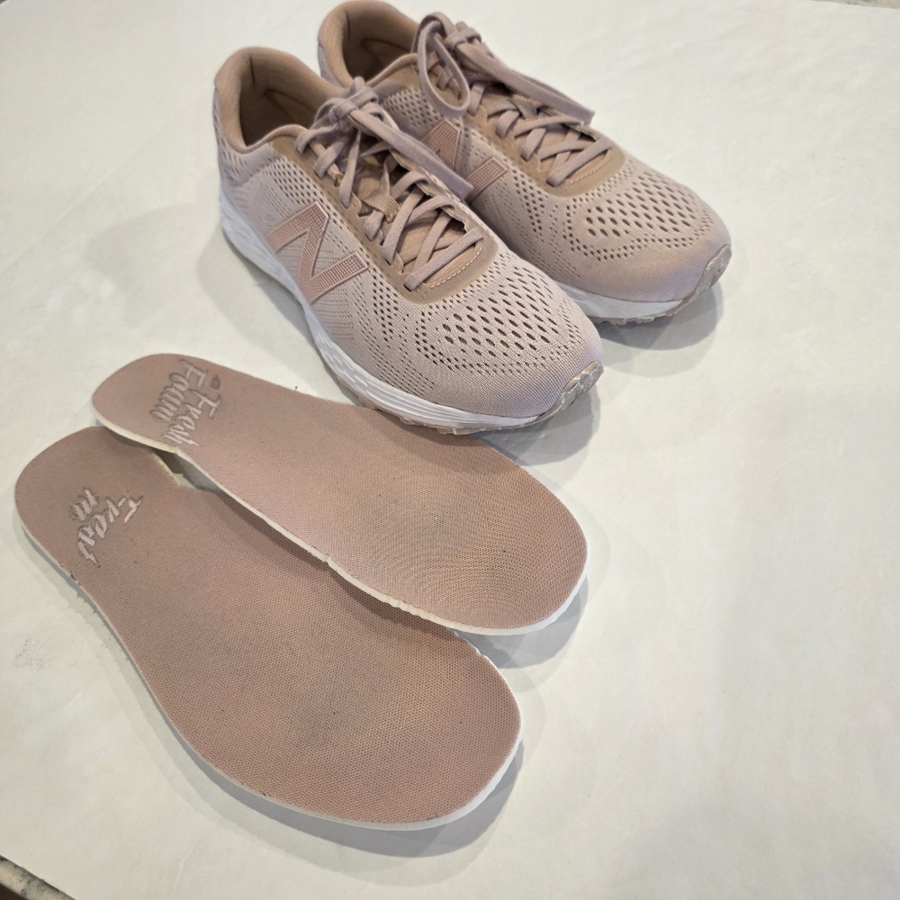 New Balance (WMNS) New Balance Arishi v1 Shoes Size 9.5 B - Picture 9 of 17